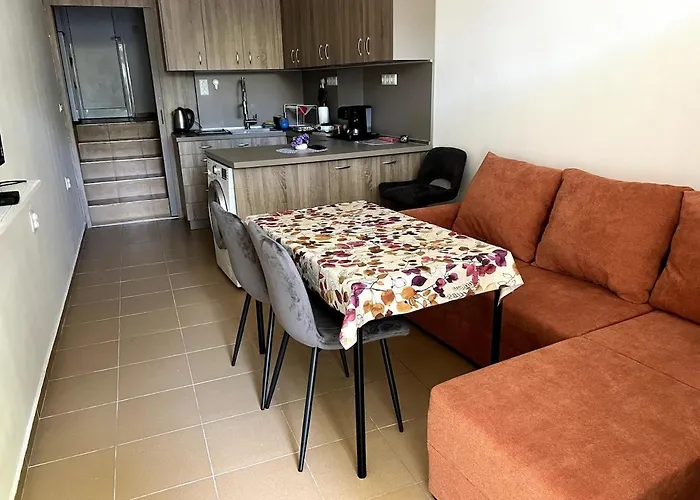 1br Near Cathedral شقة فارنا